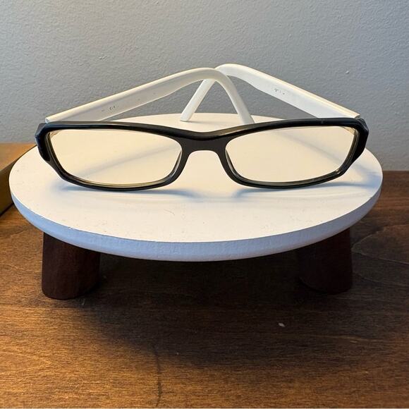 Gucci Rectangular Y2K Glasses in White and Black - Picture 2 of 6
